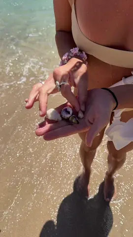 kelly girlss quick finds #shell #shellhunting #hawaii #oahu #bracelet #mermaids #beachvibes 
