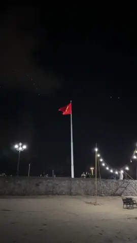 Đảo cô tô về đêm♥️ngọn cờ đỏ sao vàng bay phất phới trên bầu trời cao🇻🇳#tuhaodantoc #vietnamtoiyeu 