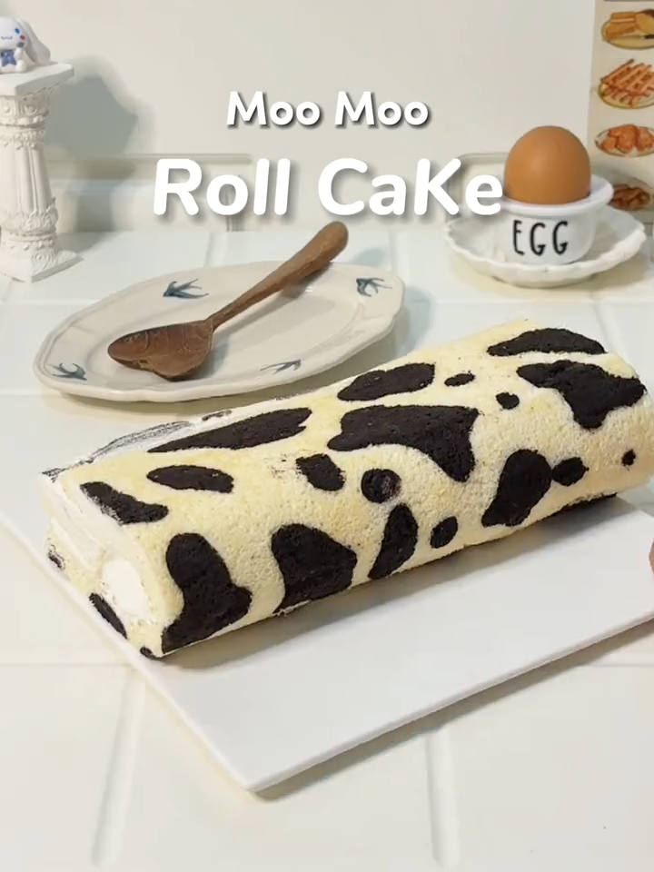 Moo Moo Roll Cake! 🐄 Roll cake satu ini gak bisa diskip🤫 Patternya gemes banget apalagi cakenya super fluffy dengan isian cream yg milky!  #SasaMelezatkan #KreasiSasa #SasaSantanOmega3