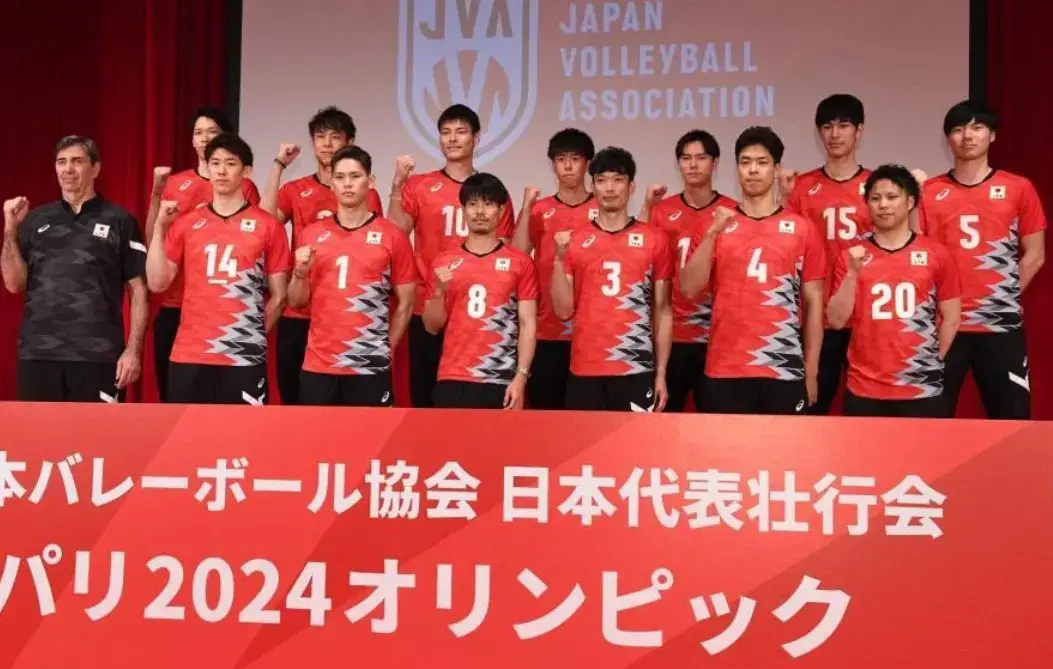 Foto dari twitter @/vbm_link dan mainichi volley #ryujinnippon #龍神NIPPON 