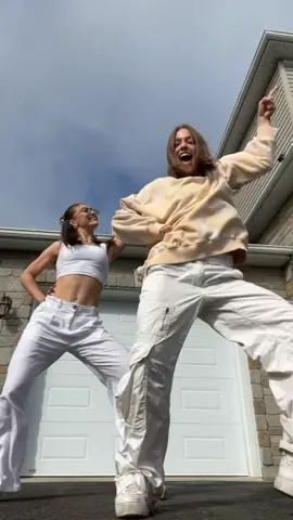 Bonjour tout le monde! 🌎 Happy Monday everyone! We wanted to start this week right with a energetic and positive dance for you guys! We hope you will have an amazing day 🤗 IB: @Alexa  We are @Ophé and @annflo_begin happy sisters and dancers from Québec in Canada 🇨🇦 Make sure to join our community for your daily dose of dance and good vibes 😎 Nous parlons français et anglais. We speak French and English 😊 #beginsistersofficials #dancevideo #danceduo #entertainment  #goodvibes  #dancerlife #sisters #sisterhood #sistersquad #fyp 