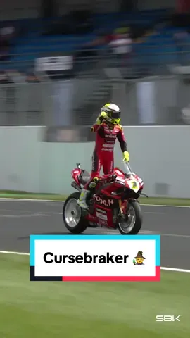 Cursebreaker! 🧙 Last year in the UK, Alvaro Bautista ENDED Ducati’s win drought at Donington Park by claiming his first race victory at this venue! 🏆 #UKWorldSBK 🇬🇧 #WorldSBK #motorcycle #Motorsport #racing #sportsontiktok 
