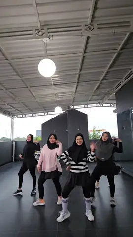 #tomame #ngikutyanglagiviral #dancechallenge #zumbaclass #fypシ゚viral #fypdong #workout 