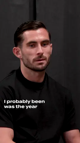 “As soon as that whistle goes, you ignore your surroundings.” ⚽ Get inside the mind of a premier league football player on episode 42 of the Off Script podcast with @afcb midfielder, Lewis Cook 🎙️Powered by @venum 🐍#offscript #offscriptpodcast #tytemel #PodTok #podcastclips #lewiscook #afcbournemouth #PremierLeague #euros #englandfootball #football #manunited #manchesterunited
