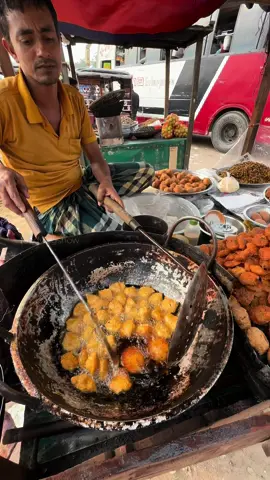 This Place is Famous For Egg Pakoda (Egg Chop) - Bengali Street Food🤤 #foryou #viral #tranding #delicious #viralfood #eggchop #eggpakora 