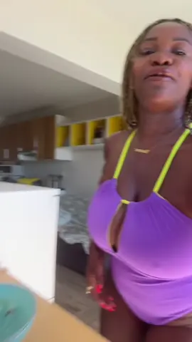 What do you mean nothing is FALLING OUT!!! YES!!!! 🤣🤣🤣 no nip slips raaaand ERE #bodyacceptance #fullerbustinspo #fullerbustbestie #swimwear #swimming #bodyneutrality #fullerbust #bigchest #OOTD #swimsuit #fupa #size16 #london #body #bodyconfidence 