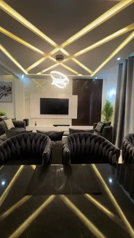 CHAMBRE SALON SIS AGLA.  Vous serez au centre de Cotonou à 10 min de l’aéroport et de la plage. -1 chambre avec un lit double -1 salon avec cuisine ouverte à l’américaine ( cuisine très bien équipée) -Douche -Toilette visiteurs -Climatisation dans la chambre et au salon  -Télévision dans la chambre et au salon  -Canal+, Netflix et wifi disponible.  -Sèche- cheveux  -Lave linge/ sèche-linge  -Draps et serviettes fournis  -Générateur disponible 24h/24 en cas de coupure d’électricité.  - Agent de sécurité 24h/24 L’appartement se trouve au deuxième étage de notre résidence.  Nos tarifs:  * Nuitée : 50.000 FCFA * Mois : 750.000 FCFA P/S: l’électricité reste à la charge du client ( compteur à carte ).#appartement #cotonou229🇧🇯 #apart 