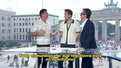 “¡Vamos España!” #RyanReynolds y #HughJackman aparecen por sorpresa en el telediario de RTVE y animan a España para la #Eurocopa2024 🇪🇸 #Eurocopa  #EURO2024 #DeportesEnTiktok  (📹 RTVE)