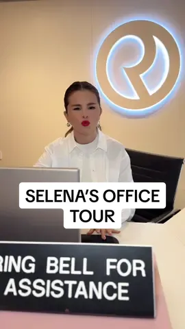 This is even funnier cuz it’s the exact opposite of how @Selena Gomez is as a Founder 💀  #rarebeauty #selenagomez #rarebeautyoffice #workatrarebeauty #officehumor 