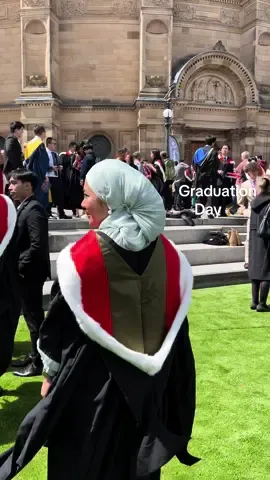 It felt surreal—I can’t believe I made it to the end. 🥹🎓 When the lady helped me put on the gown and hood, I was fighting back tears. I was so proud of myself that day 🫂❤️ #edinburghgrad #chemicalengineering 