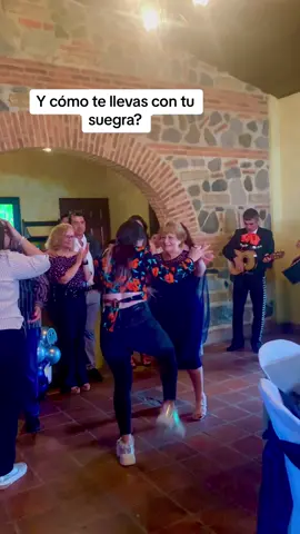 😁 Ella disfruta mis locuras. #nuera #suegrasvsnueras #suegrasbuenas #suegras #familia #fiesta #baile #dance 