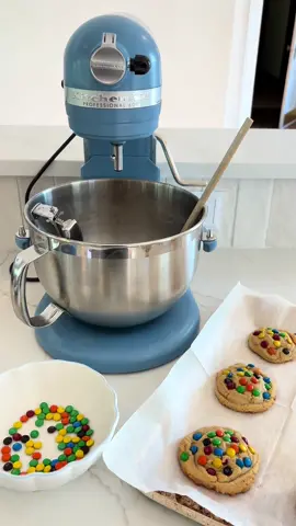 When your husband treats you to a new mixer so your old one from your mama can take a rest💙  this color “blue velvet” fits perfectly in our new kitchen! I cant wait for all the future treats to come! 💙🤩 #kitchenaidmixer #kitchenaid #cookies #mmcookies #baking #cooking #bluevelvet @KitchenAid 