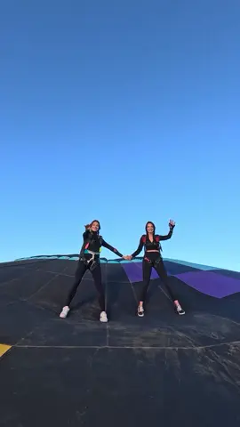 lá no topo @Carol Chafauzer 💜 #brazil #jump #fyp 