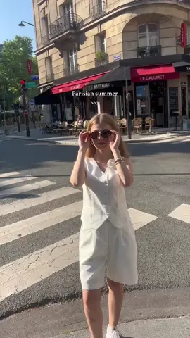 Parisian summers in my heart 🥹🫶🏻🇫🇷🥐🗼⚜️ #parisiansummer #viral #traveltok #parisianstyle #parisiandiaries #traveldiaries 