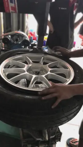 Kotor dikit gak masalah 😅 Pesona ModalReceh.2nr pakai velg TC105X R17 😍 sepatu baru beli di toko @NAURA WHEELS KOTA TANGERANG 🔥 #rushteriosmodifikasi #rushmodifikasi #allnewrush #fypシ゚viral #fyptrendingviral #tc105x #velgmobil #rushteriosholic #ceper #beranda #berandatiktok #ssw #wedsport #ceperindonesia 