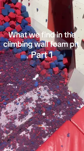 What we find in our climbing wall foat pit-Part 1 #foampit #cleaning #fusion #trampolinepark #part1 🕺🦖