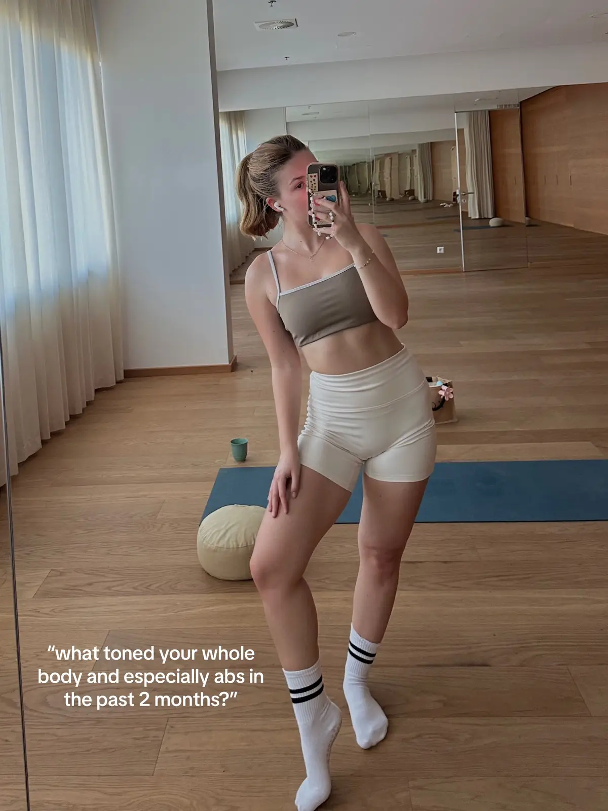 for reference, i go 5x a week. :) top @exercere bottoms @H&M #pilates #reformer #reformerpilates #pilatesinspiration #pilatesbody #contentcreator #smallcreator #foryou #health #exercise 