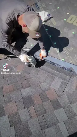 runnin bleeder  #roofing #roofer #ruferos #satisfying #fyp #foryou #fastestroofer #construction #shingles #asmr 