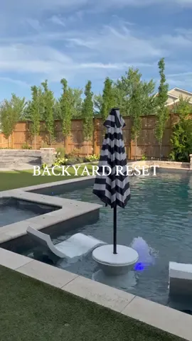 Backyard reset after a fun 4th of July 💥😎💦👙⛱️🌴 #asmr #4thofjuly #backyardvibes #clean #reset #momlife #organizedhome #poolparty 