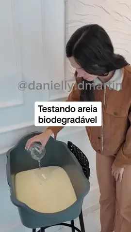 Comprei uma areia biodegradável feita de milho e mandioca para os meus gatos na Shopee. Vocês já usaram?