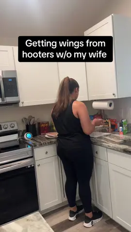 The fries straight too though 😅😂 @callmeCollins.h.d.c @JustMrBlack #marriedlife #marriage #husbandwife #Relationship #marriagehumor #hooters #coachesclinic 