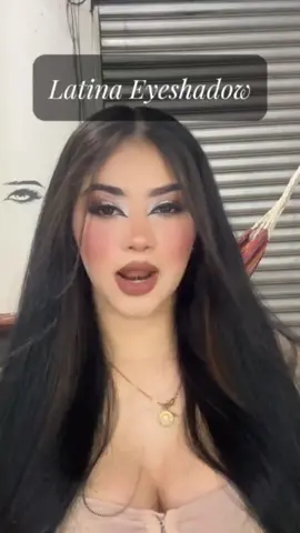 Love this eyeshadow look!  vid creds: @Paola🦋  #latinafashion #latinamakeup #eyeshadow #beauty #latina #latinx #eyeshadowtutorial #fyp #ASHWIN 