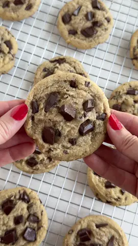 The final cookie in my classic cookie series are brown butter chocolate chip cookies. Brown butter adds a delicious toasty, nutty flavor to the cookies. I love using dark chocolate chunks for the perfect amount of bittersweetness. Find the recipe on cakemehometonight.com! #chocolatechipcookies #chocolatechipcookie #cookie #cookies #brownbutter 