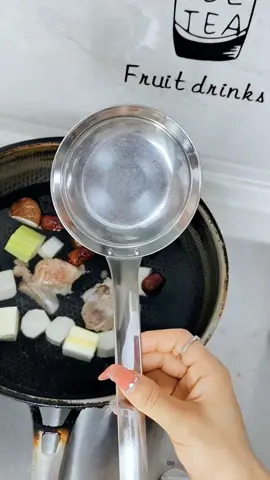When stewing bone soup, there is a lot of foam. Use this stainless steel foaming spoon to beat the foam on top cleanly.#tiktokshopfinds #goodthing #lifehacks #foryou #DealsForYouDays 