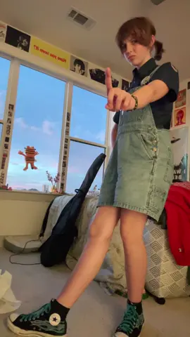 #chappellroan#hotbassist#isitaliens#yesitis#girlpower#nonbinary