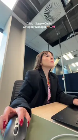 Day in my life workinf as a SC Category Manager in Auckland 💅🏼💼💻 Corporate Weapon if you will… (I’m actually just a girl) If you like the work vlogs let me know!! And if you have any questions about what it’s like working in Corporate, lmk below 🎀🤍✨  #workdayinmylife #corporatejob #auckland #dayinmylife #9to5 #supplychain #corporatelife 