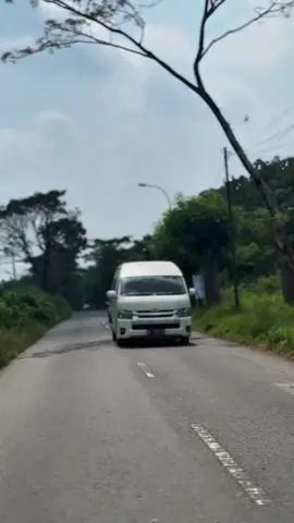 tatag,tutug,teteg #emciplatr #hiace #hiaceindonesia #pesonadrivermuda #driverpariwisata #fypシ #foryoupage #masukberandafyp #masukberanda #fyp 