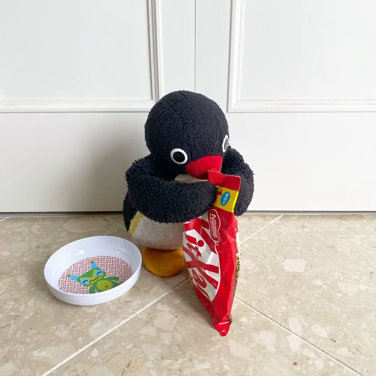 #ピングー #pingu #ぬい撮り #ペンギン #penguin #🐧 #キットカット #kitkat #stuffedanimals #plushies #nootnoot #japan