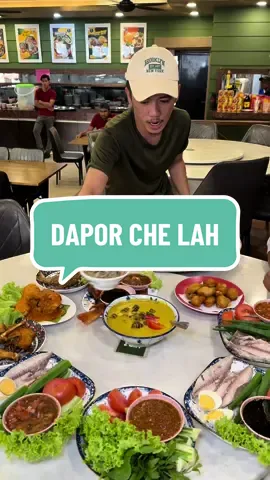 Pertama kali makan kerabu pisang dan pertama kali juga makan ulam picit semua di @Dapor Che Lah lagi best sebab siput sedut dia besar yeee 😳  #MakanLokal #daporchelah #Foodie #MalaysianFood #fyp 