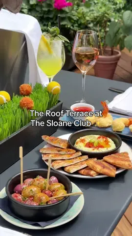 Sip rosé, enjoy alfresco dining, and delight in tennis-themed aperitivos at The Sloane Club’s Roof Terrace🎾✨ And, remember that we’ll be screening the finals from this year's Wimbledon Championships at Strawberries & Screen at @‌dukeofyorksquare from 12-14 July. #Wimbledon #SloaneClub