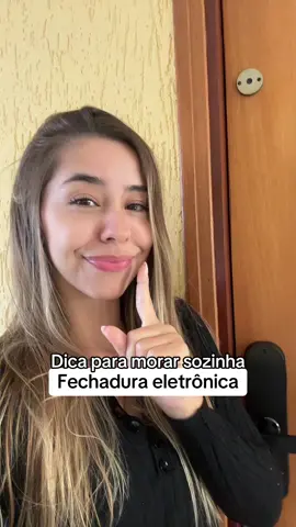 Dica para quando for morar sozinha: fechadura eletrônica! Ou fechadura digital. Gostou? #dicasdeseguranca #viajandosozinha #morandosozinha 