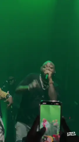 #davido #unavailable #afrobeats #africanmusic #liveperformance #comcert #lyricsvideo #lyrics_songs 