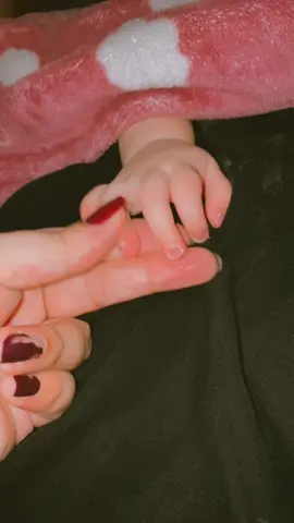 Cute hain na💕#Amna_Rehman #cutethingsbyamna #babyhands 