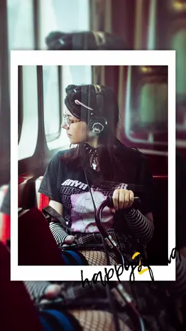 She had one of the coolest reactions! 😊💛 Preset Pack + Tutorial and Gear List in the link on Bio! #streetphotography #streetphoto #subway #wholesome