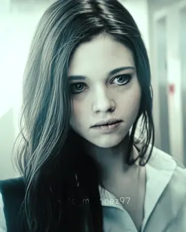 She looks like a tim Burton character // #airambrennan #lookaway #indiaeisley #lookawayedit #indiaeisleyedit #edit 