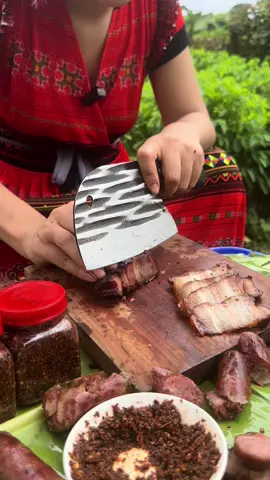 Thịt Ba chỉ gác bếp Lan Nùng cực ngon và ngọt thịt #lannung #bachigacbep #nauancungtiktok #xuhuongtiktok 