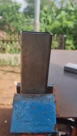 how a welder joins square metal #welding #art #shortsvideo 
