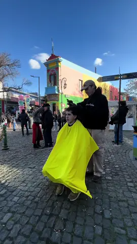 Corte de pelo en el barrio de la boca 🟡🔵  Mullet 💈 #cortedepelo #mullet #barberiaenlacalle #barriolaboca 