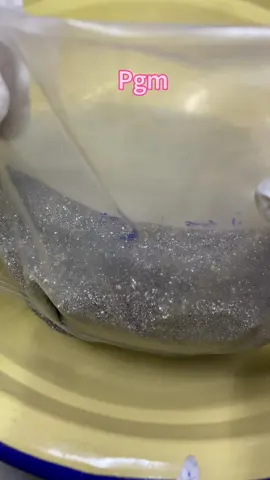 Platinum sand, a metal particle containing precious metals, has high recycling value.#Pgm #Precious 