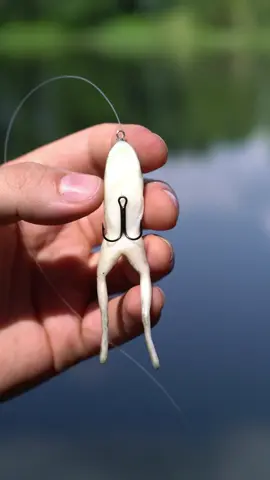 Easy Froggie Rig. I recommend a slightly smaller hook for chub fishing 😉 #tomysbait #handmadelures #froglure #fishtok #fishing 