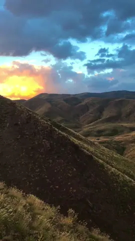 𝐖 𝐄 𝐋 𝐀 𝐓 🌄#❤️🖤beniöneçıkarkeşfet #memleketiniz_neresi_yoruma😊👈 #dağlar⛰️🌼🌸 #keşfeteyizzzzzzzz♥️ #mezopotamya #serxanıs☀️ 