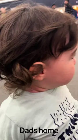 Pure Joy: Heartwarming Reaction to Dad Coming Home 🥰 #dadshome #dada #excited #Home #heartwarming #joy
