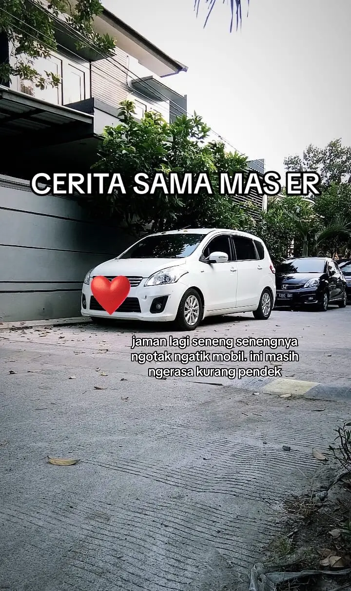 orang bakal bilang lebay, tapi cuma gue dan orang² terdekat terutama @ridaaaaaaa🤭 yang tau perjalanan gue sama mobil ini selama 10th. up and down gue. dari masa jaya sampe jatuh sampe bangkit lagi. mobil ini yang selalu jadi temen gue. terlalu banyak perjalanan yang gue laluin sama mobil ini. sedih? banget. tapi mau gamau harus gue lepas, biar orang baru yang lanjutin ngerawat dia. buat pemilik baru, tolong jaga kesayangan gue ini, ya?