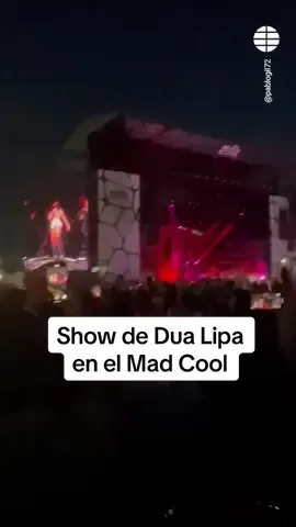 Impresionante show de Dua Lipa en el Mad Cool La cantante de tan solo 28 años ha sacado a bailar a más de 56.000 personas durante 90 minutos. Una jornada en la que se ha registrado prácticamente el lleno del aforo Ha sido el único concierto que la joven estrella británica va a ofrecer en España este año y ha servido como gran inicio para el festival madrileño. Ha comenzado y terminado su concierto con canciones de 'Radical Optimism', su reciente tercer álbum con el que el público estaba más que volcado.   