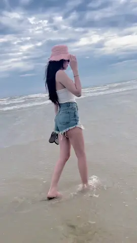 Thương em cuộc sống áp lực,chữ hiếu chưa trọn,chữ tình chưa thấu,chữ tiền cũng chưa lo được.Thương em một bầu trời chênh vênh,không dám than cái gì cũng chẳng dám…#CapCut 