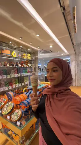 Makan escream dulu .... 